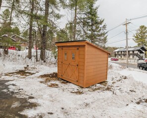 Exterior - NEW-4 bdrm farmhouse in town w/hot tub & game rm (Lake Placid)