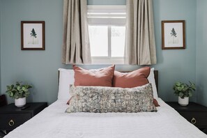4 Schlafzimmer, Schreibtisch, Bügeleisen/Bügelbrett, Reisekinderbett