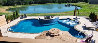 Amazing Country Resort Minutes from KC & FIFA 2026, Pool, Pond, Games, Sleeps 10