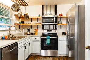 Mikrowelle, Ofen, Herdplatte, Geschirrspüler