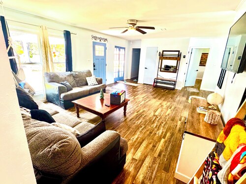 Oakwood 3000 Destination vacation relaxation station extraordinaire