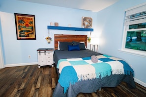 3 bedrooms, desk, iron/ironing board, travel cot