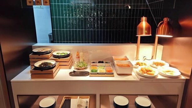 A buffet setup with various dishes and condiments. - Yisitin Hotel (Taiyuan North Zhonghuan Street Zoo) (Taiyuan)
