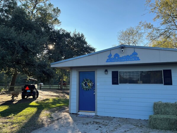 Exterior - Charming 2-bedroom farm bunkhouse with hiking, pool/hot tub & petting zoo (Crosby)