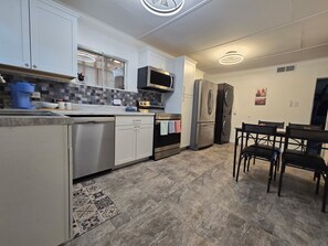 ميكروويف، فرن، موقد طهي مسطح، غسالة أطباق