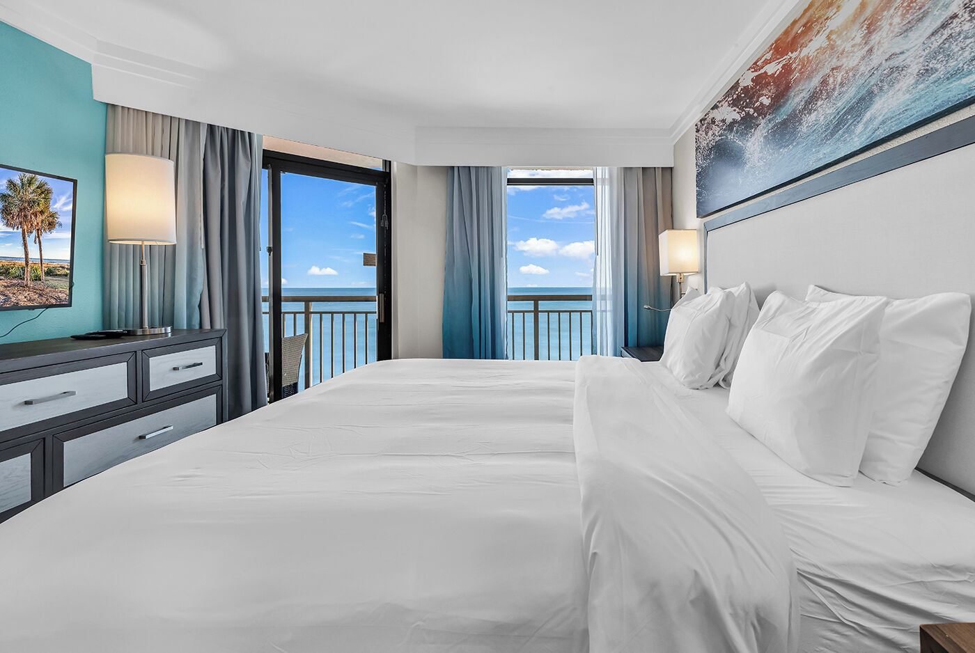 Tabla de planchar con plancha, wifi y ropa de cama 