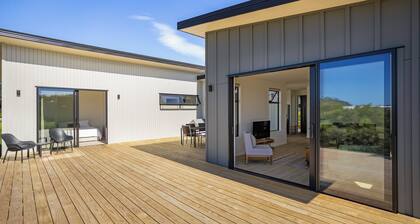 Spacious bach close to the beach