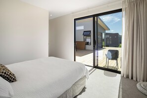 Bügeleisen/Bügelbrett, Internetzugang, Bettwäsche