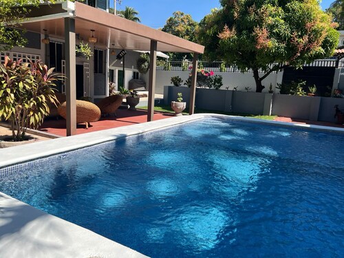House 2 min walk to beach, surfing and ocean side restaurant