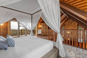 Iron/ironing board, travel cot, WiFi, bed sheets - Heaven’s Gateway – Luxury Retreat with Hot Tub & Sauna (Rapid City)