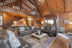 TV, fireplace, books - Heaven’s Gateway – Luxury Retreat with Hot Tub & Sauna (Rapid City)