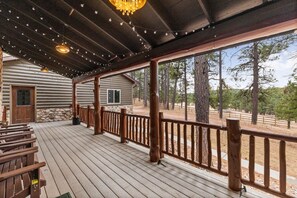 Terrace/patio - Heaven’s Gateway – Luxury Retreat with Hot Tub & Sauna (Rapid City)