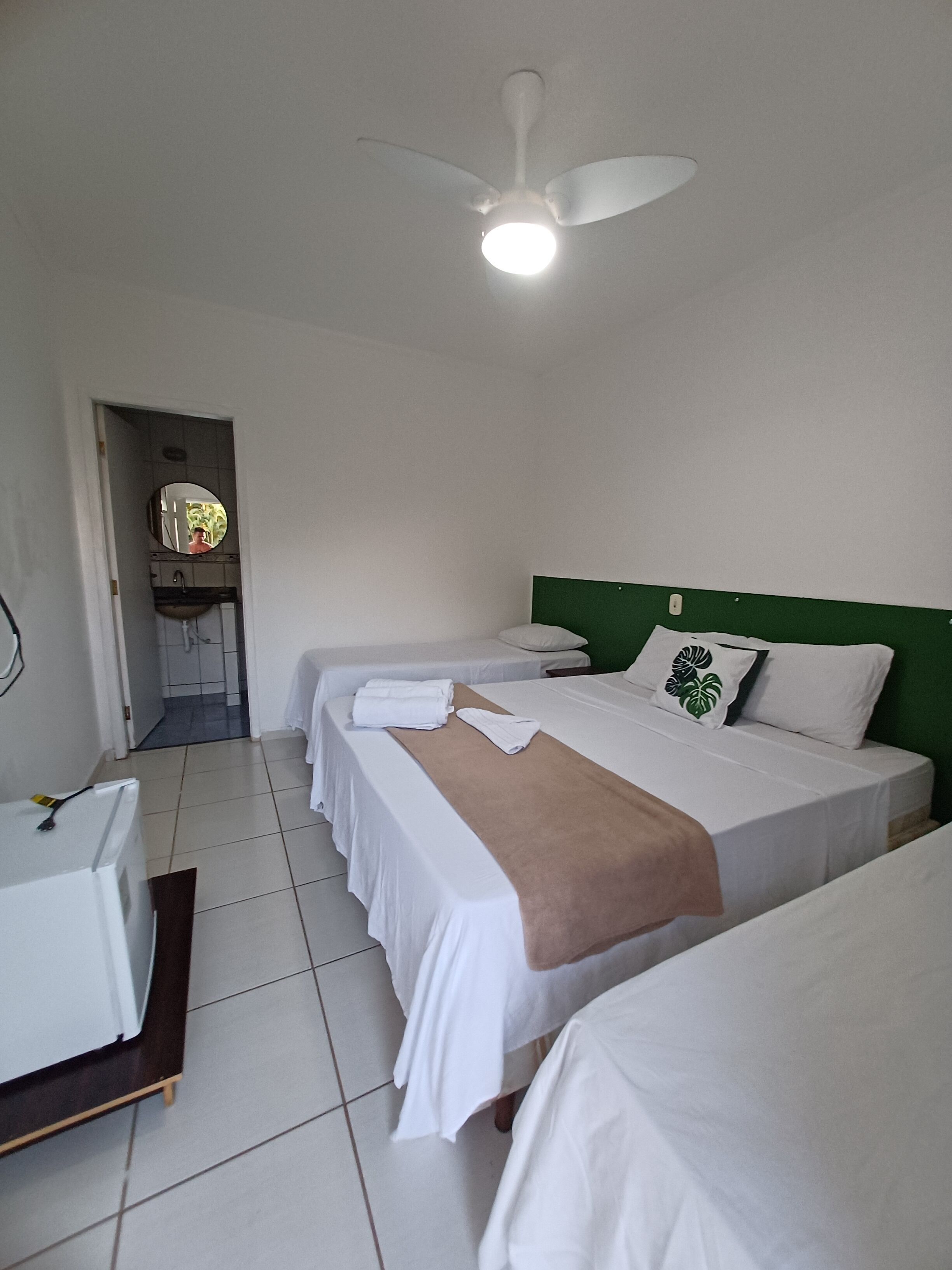 Cofres nos quartos, escrivaninha, Wi-Fi de cortesia