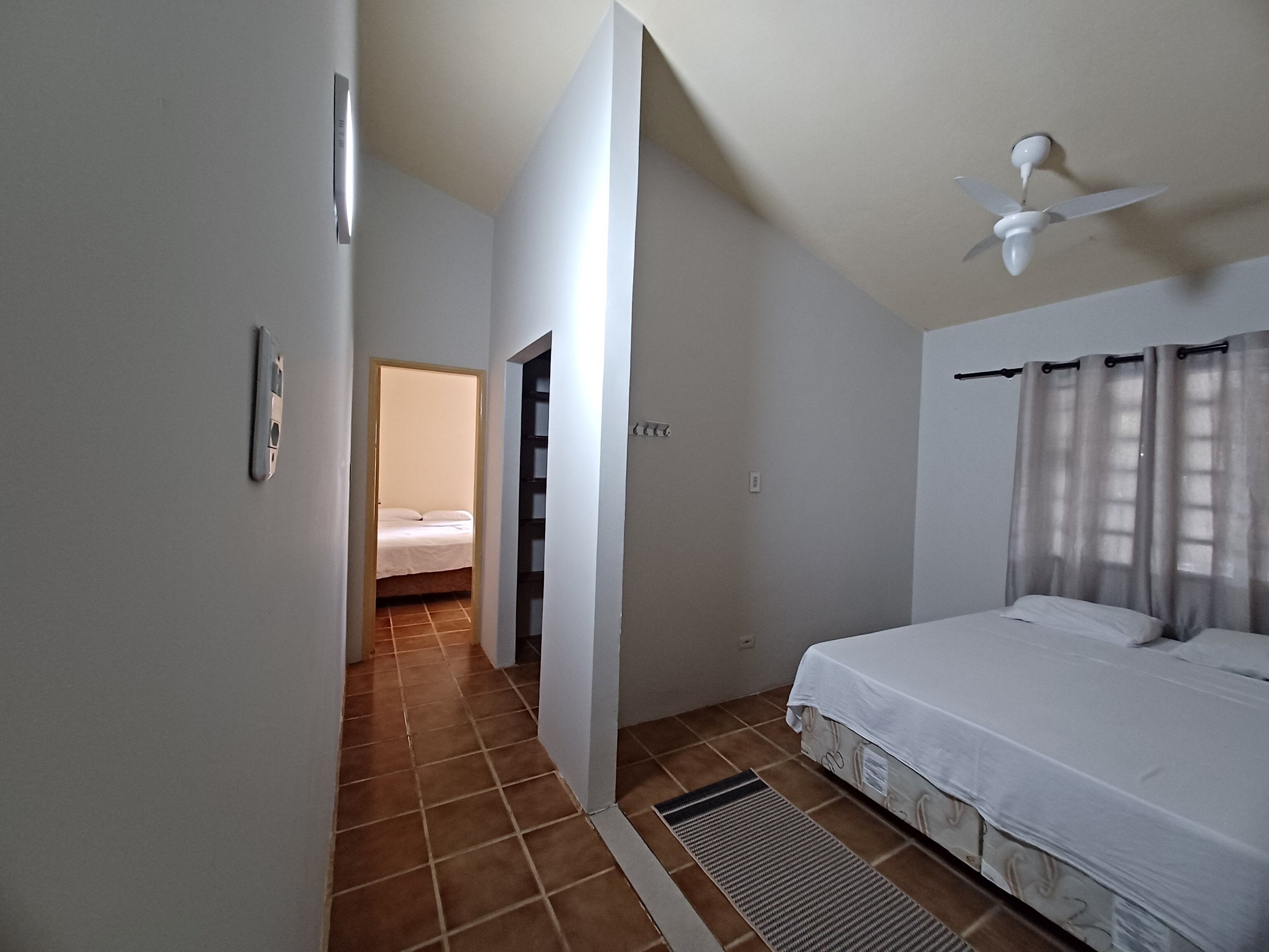 Cofres nos quartos, escrivaninha, Wi-Fi de cortesia