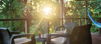 Hawksnest: Bluff Beach 2-Bedroom Luxe Jungle Home