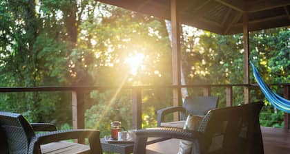 Hawksnest: Bluff Beach 2-Bedroom Luxe Jungle Home