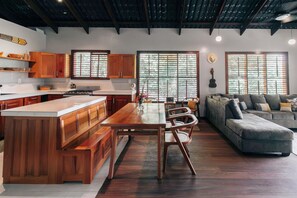 Interior - Adorable 2-bedroom Eco-Lux Jungle Getaway on Bluff Beach (Bocas del Toro)