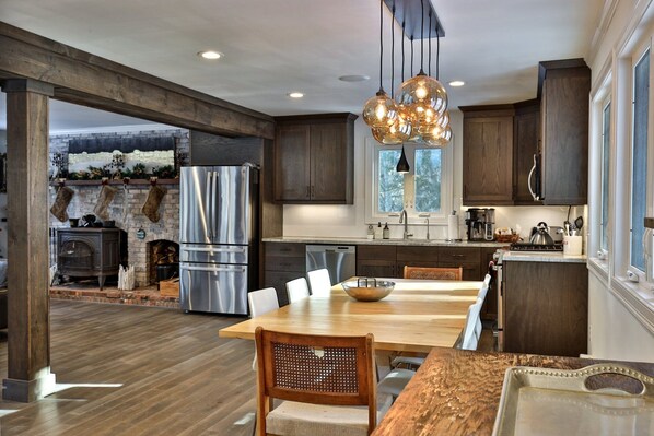 Fridge, microwave, oven, stovetop - Summit House on George | Renovated | 5 Mins to K-1 | Lift & Rental Deals (Killington)
