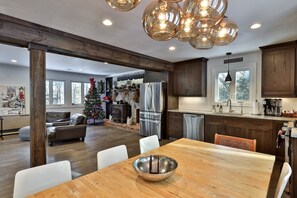 Interior - Summit House on George | Renovated | 5 Mins to K-1 | Lift & Rental Deals (Killington)