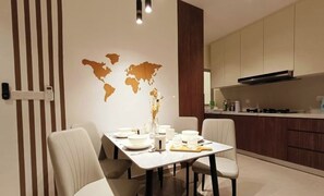 Dining - 01-Airport-Sepang-KLIA-3Bedroom-XiamenUni-Mitsui-Wifi-Pool (Dengkil)