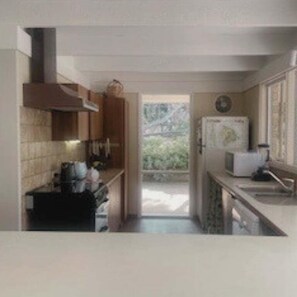 Stovetop, dishwasher, toaster - MOONAH HAVEN Point Lonsdale (POINT LONSDALE)