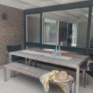 Outdoor dining - MOONAH HAVEN Point Lonsdale (POINT LONSDALE)