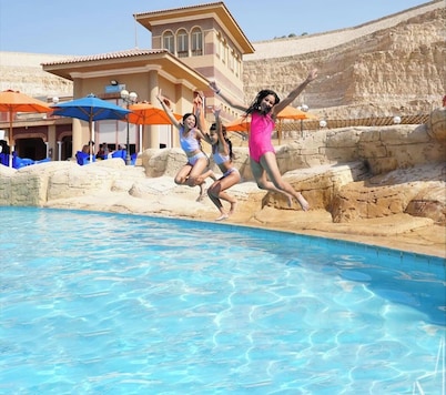 Luxurious 3BD hotel apt in El Sheikh Zayed City- pool and Gym access