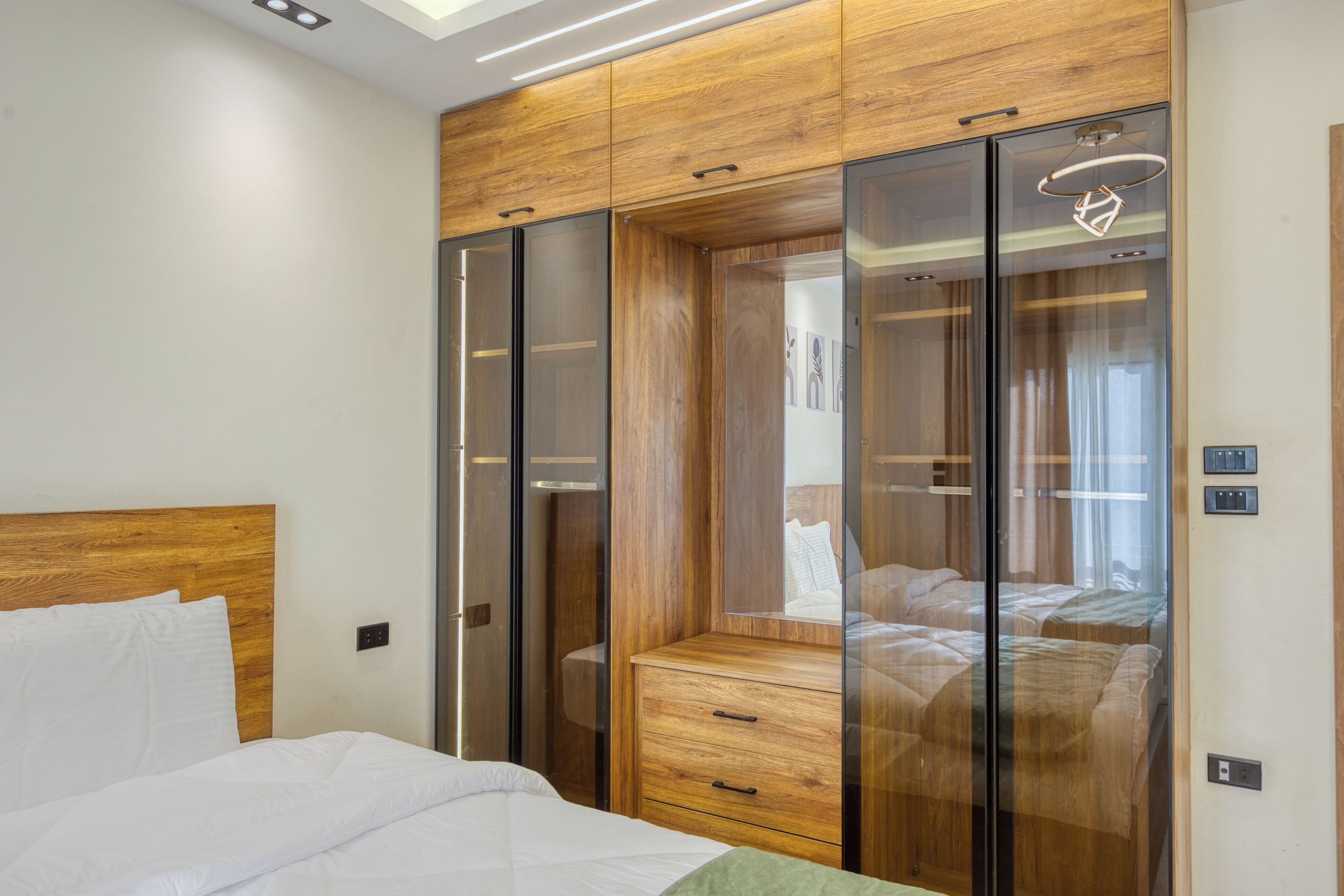 3 chambres, coffres-forts dans les chambres, bureau