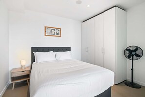 2 quartos, ferros/tábuas de passar roupa, Wi-Fi, roupa de cama