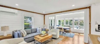 Maushop condo with stunning ocean views, remodeled 2-bd, 2 bath. Steps to beach