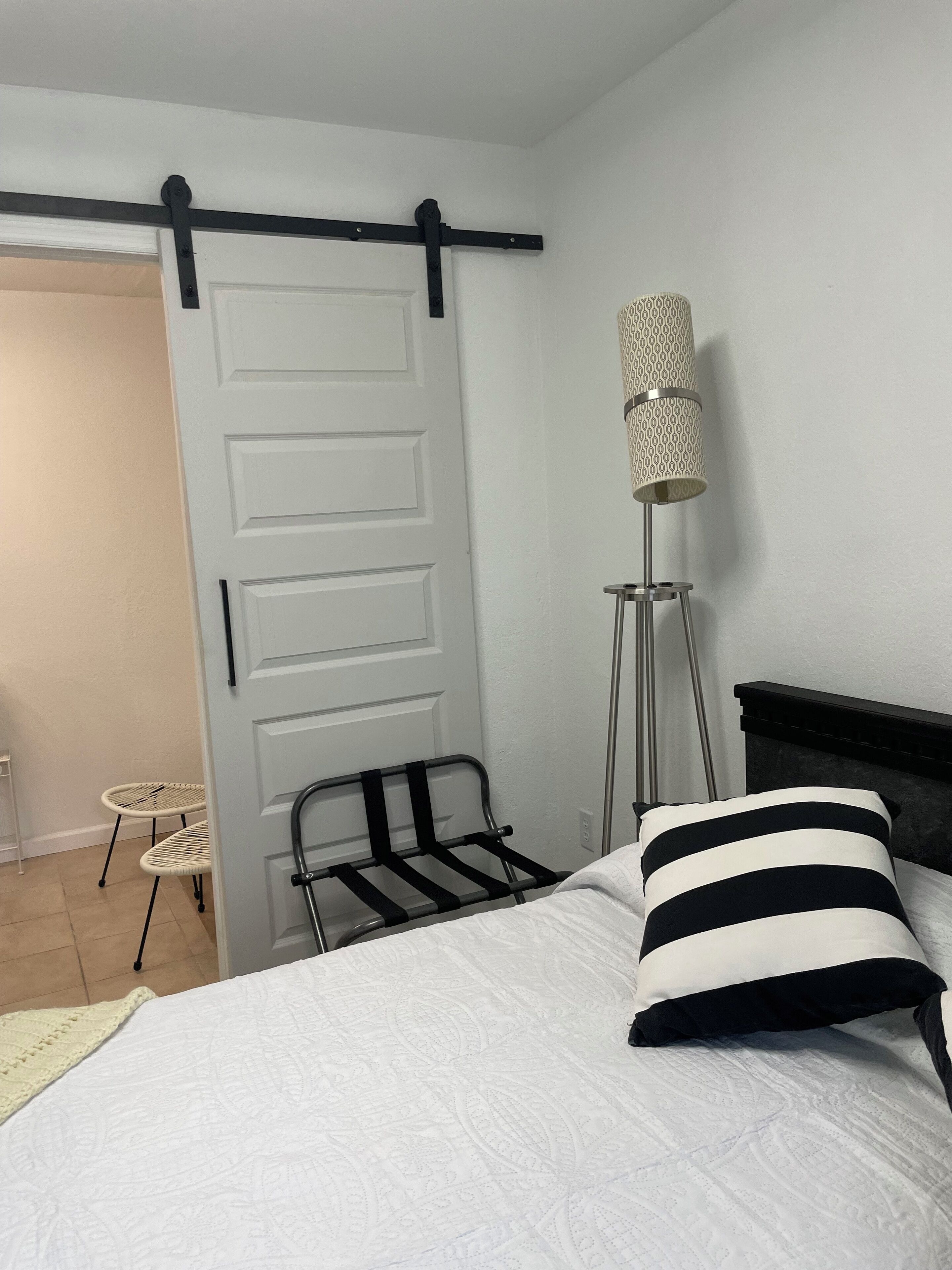 1 chambre, bureau, fer et planche à repasser, Wi-Fi gratuit