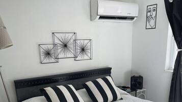 1 slaapkamer, een bureau, een strijkplank/strijkijzer, gratis wifi