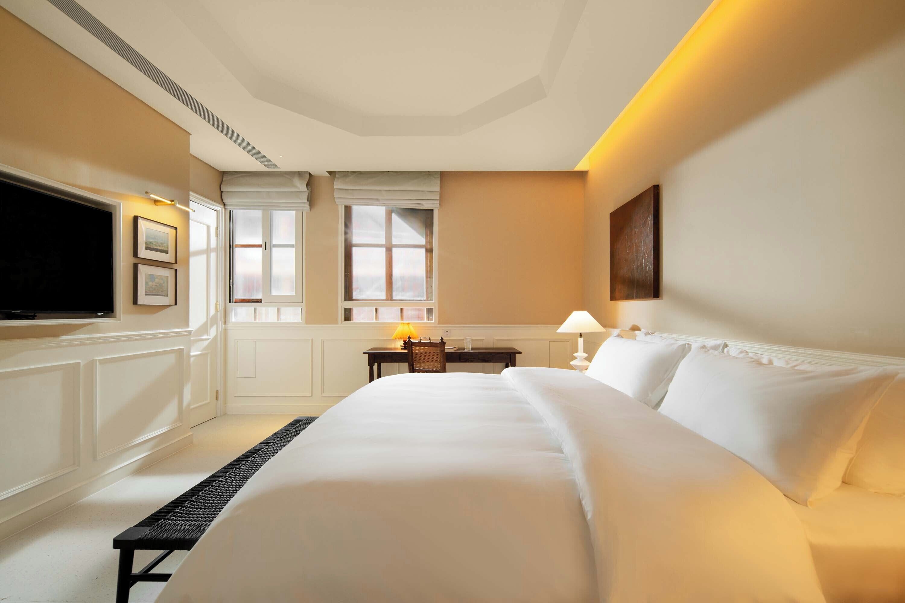 Classic Double Room, Courtyard View | Living area | TV