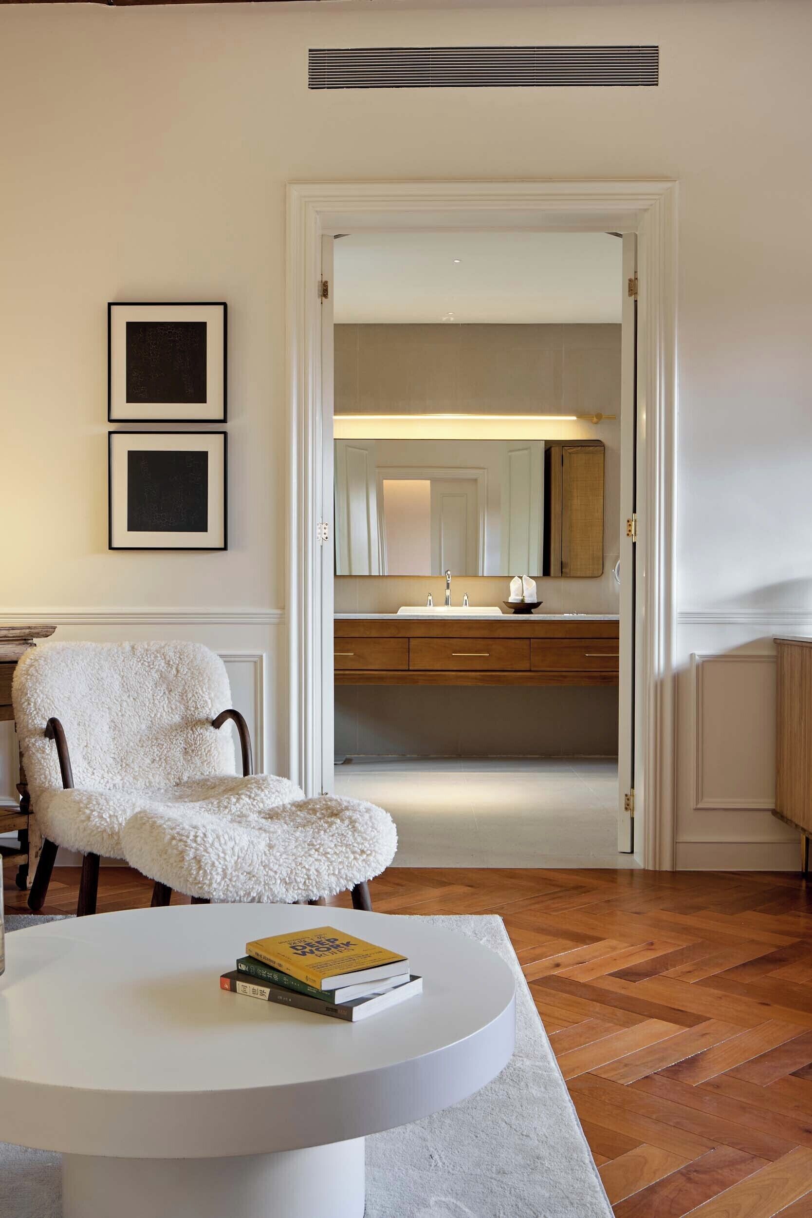 Luxury Suite, Courtyard View | Living room | TV