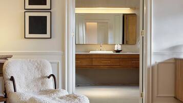 Luxury Suite, Courtyard View | Living room | TV