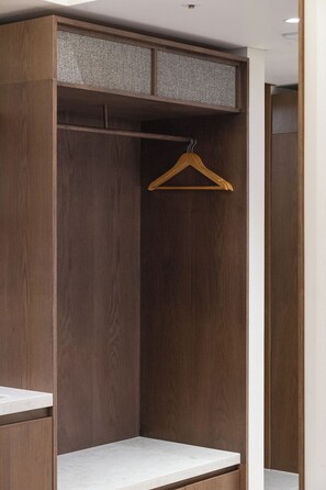 Family Suite, City View | In-room safe, free WiFi - Han Suite Seoul (Seoul)