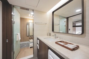 [Hansuite Seoul] Myeongdong Loft for 5 - New Opening 301 | Bathroom | Shower, hair dryer, slippers, towels - Han Suite Seoul (Seoul)