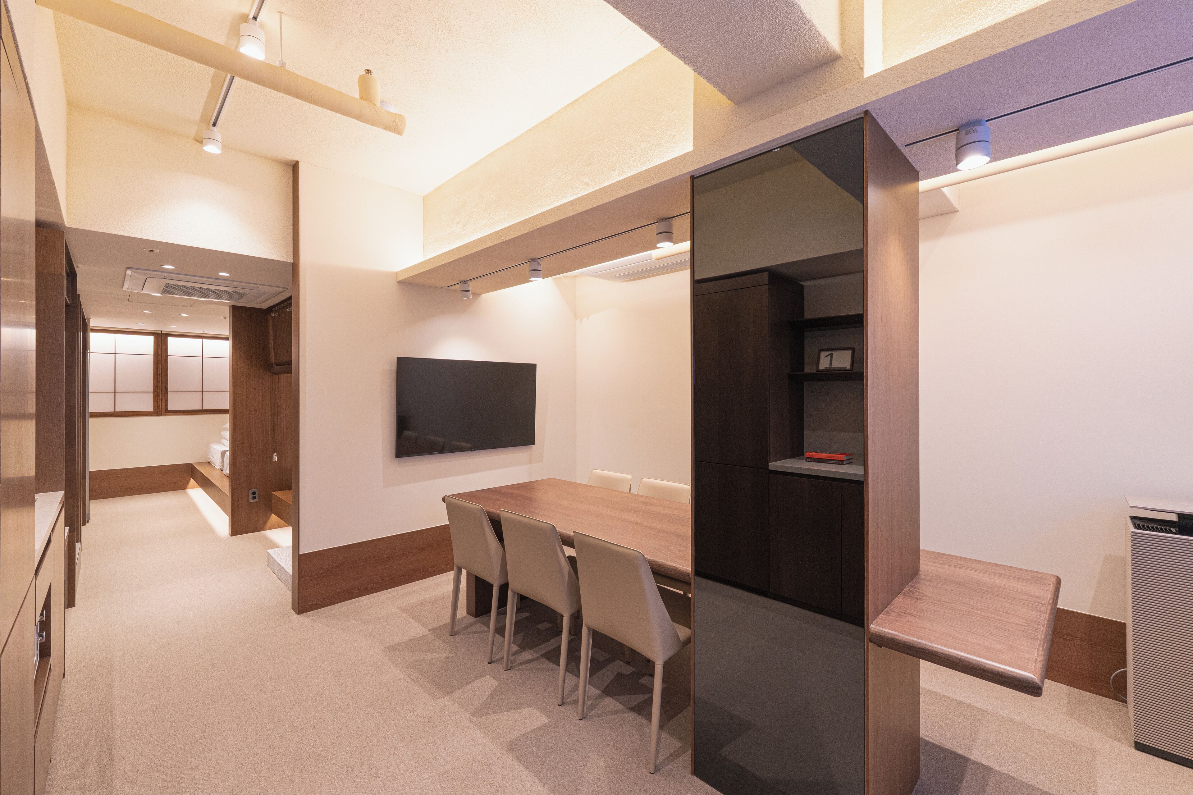 Family Suite, City View | Living area