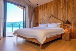 Luxury Suite, Lake View | Blackout drapes, iron/ironing board, free WiFi, bed sheets