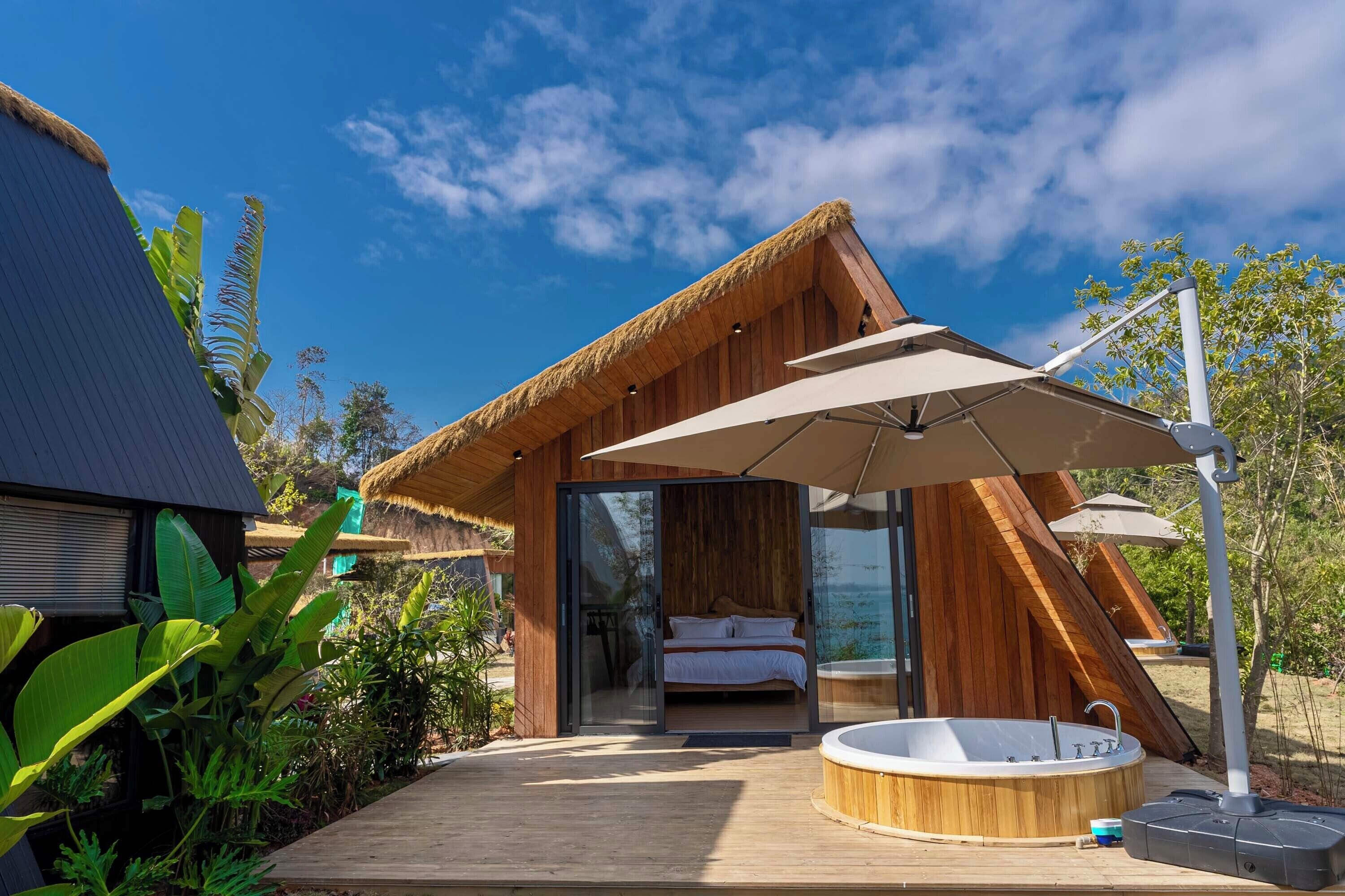 Standard Chalet, Lake View | Blackout curtains, iron/ironing board, free WiFi, bed sheets