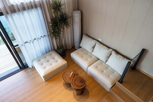 Luxury House, Lake View | Blackout drapes, iron/ironing board, free WiFi, bed sheets