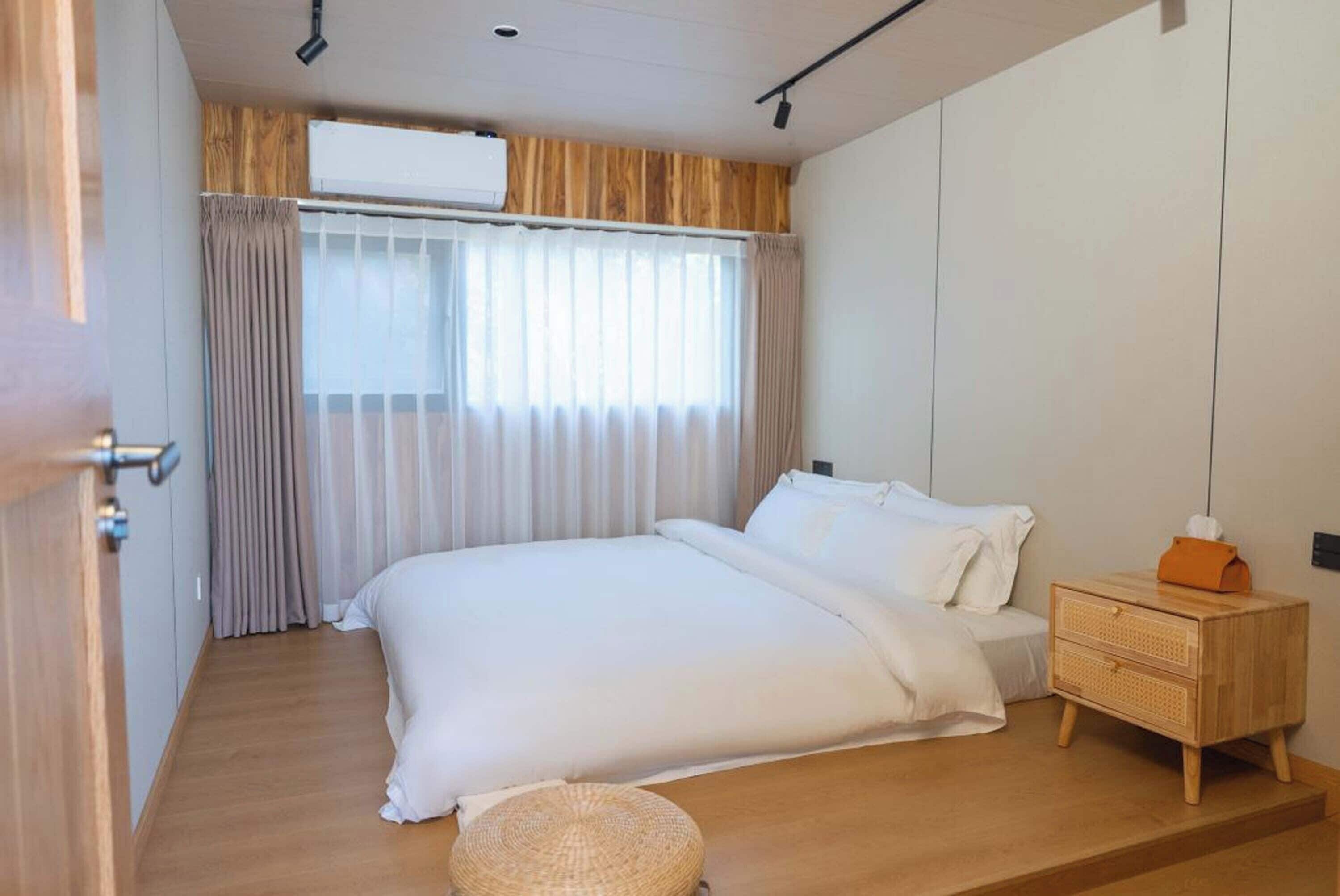 奢華單棟房屋, 湖景 | 遮光窗簾/窗簾、熨斗/熨衫板、免費 Wi-Fi、床單