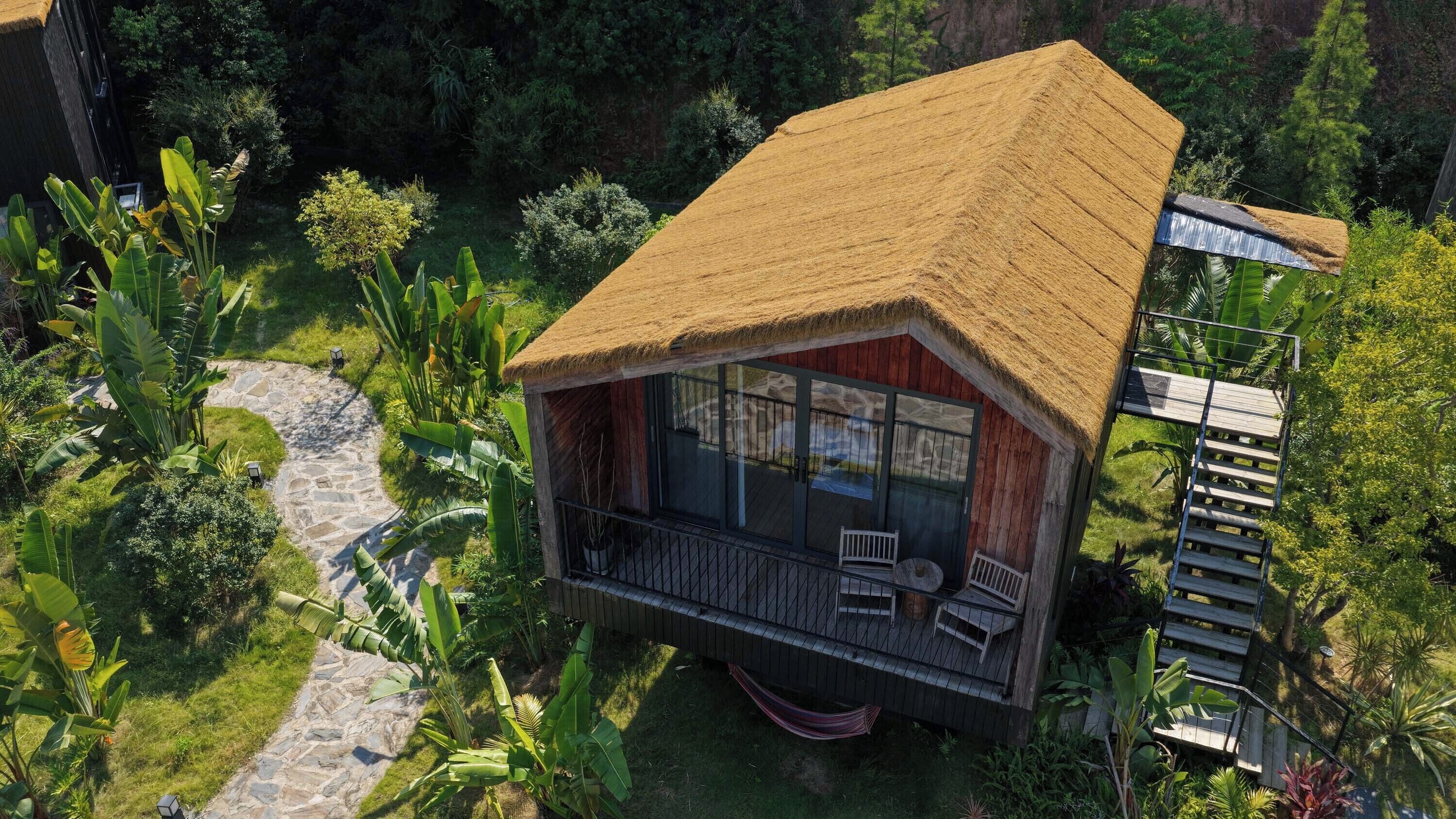 Senior Chalet, Lake View | Blackout curtains, iron/ironing board, free WiFi, bed sheets