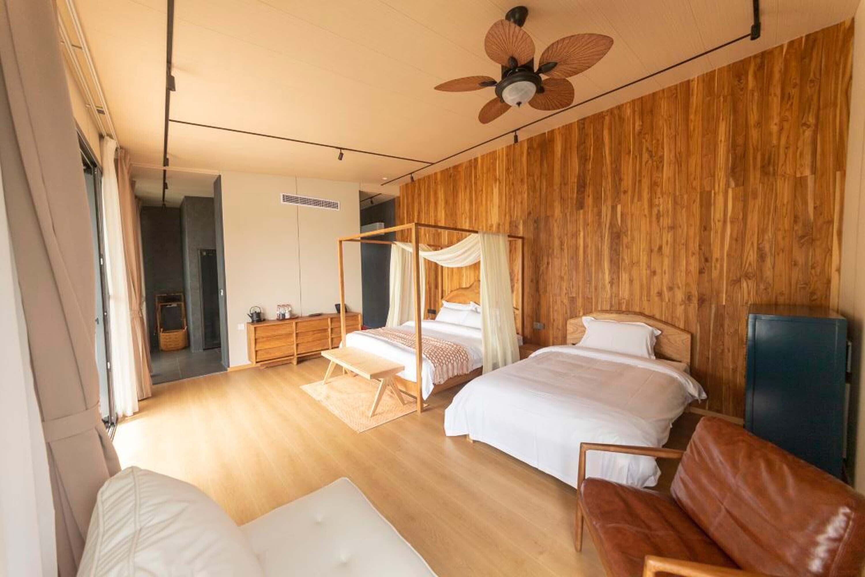 Signature Chalet, Lake View | Blackout drapes, iron/ironing board, free WiFi, bed sheets