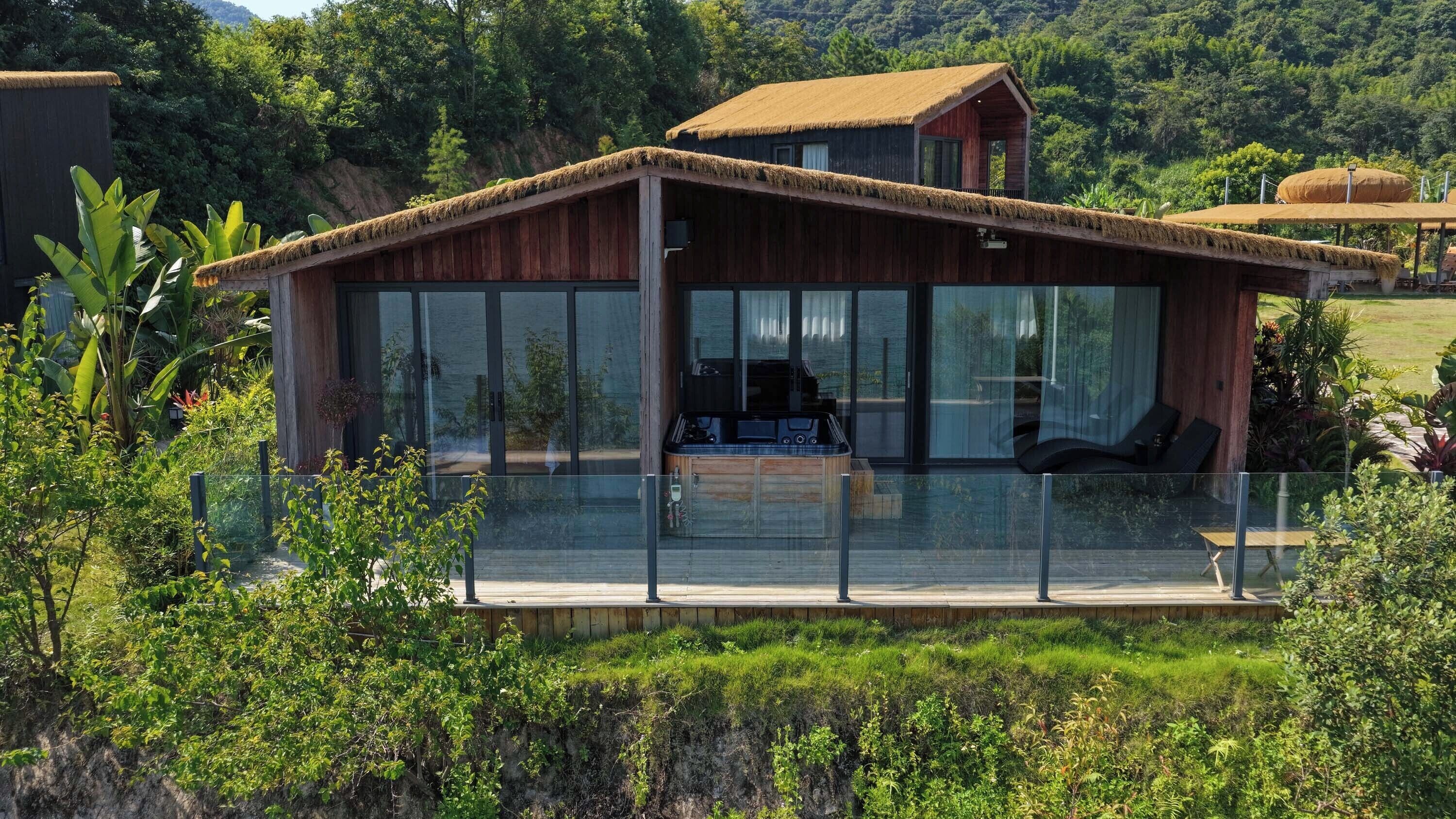 Luxury Suite, Lake View | Blackout curtains, iron/ironing board, free WiFi, bed sheets