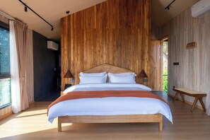 Senior Chalet, Lake View | Blackout curtains, iron/ironing board, free WiFi, bed sheets - Wanluhu Xingyue Homestay (Heyuan)
