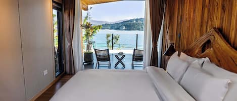 Luxury Suite, Lake View | Blackout drapes, iron/ironing board, free WiFi, bed sheets