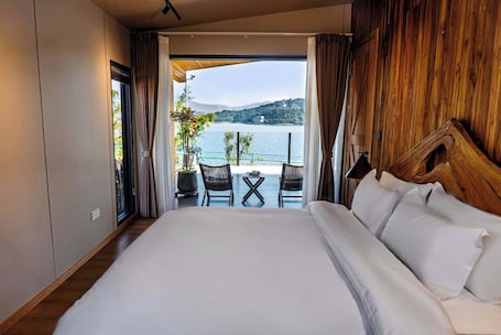 Cortinas blackout, tabla de planchar con plancha y wifi gratis . Wanluhu Xingyue Homestay