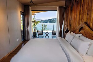Luxury Suite, Lake View | Blackout drapes, iron/ironing board, free WiFi, bed sheets