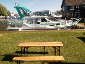 Marina - Wherry, pet friendly cottage. on the riverside with free fishing and mooring. (Wroxham)